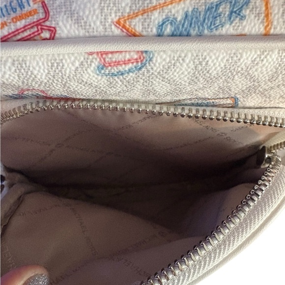 Michael Kors jet set White med Crossbody Bag NWT retail $398 SPECIAL EDITION - Picture 10 of 12